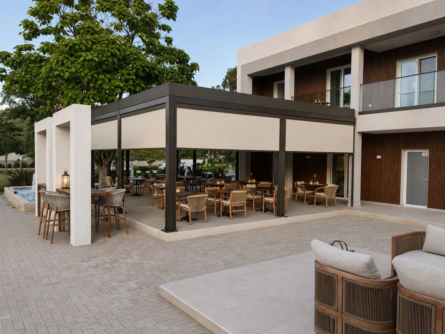 Hotelska terasa — Pergola sa ZIP screen bočnom zaštitom